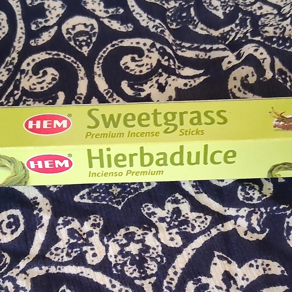 HEM Sweetgrass and Hierbadulce Incense Sticks